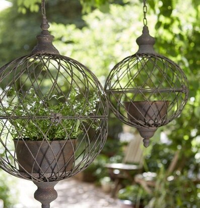 Ragna Hängampel Set/2 Rost från Wikholm Form i trädgård