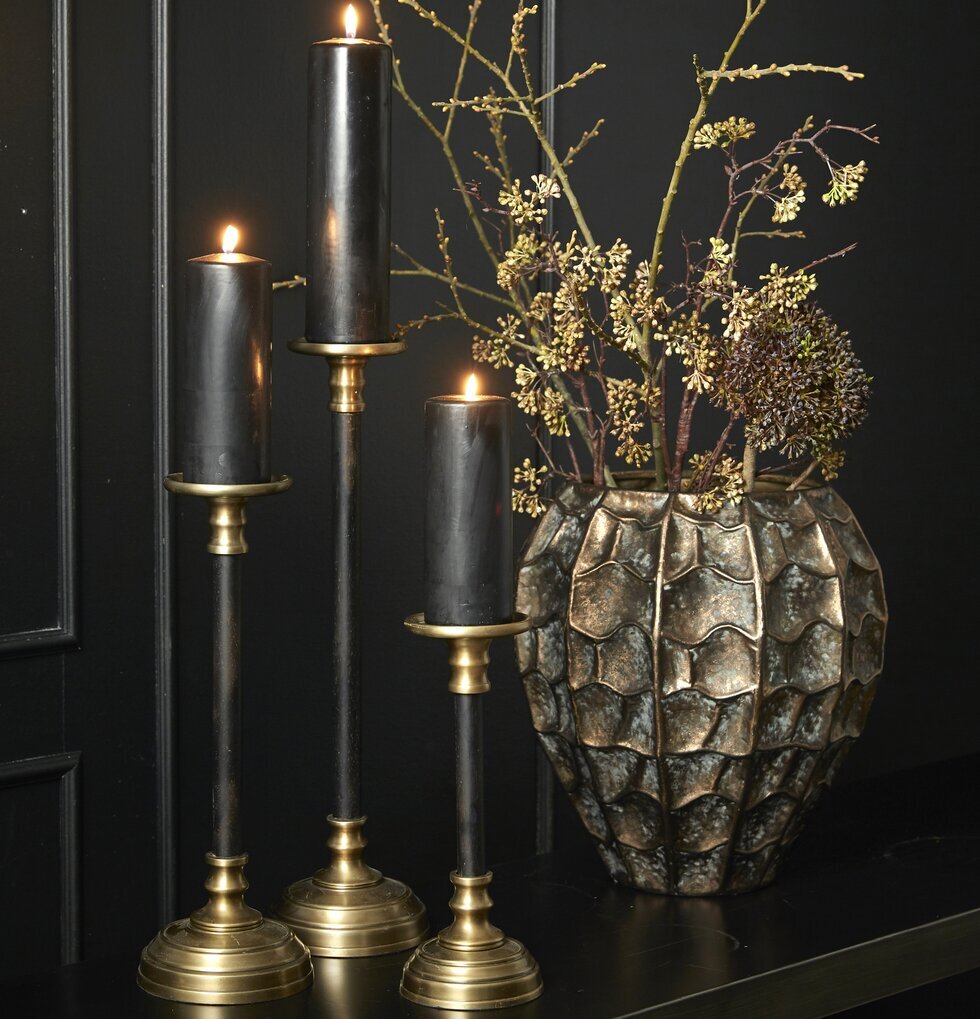 Vas Deco Antique från Speedtsberg med blommor och ljusstakar