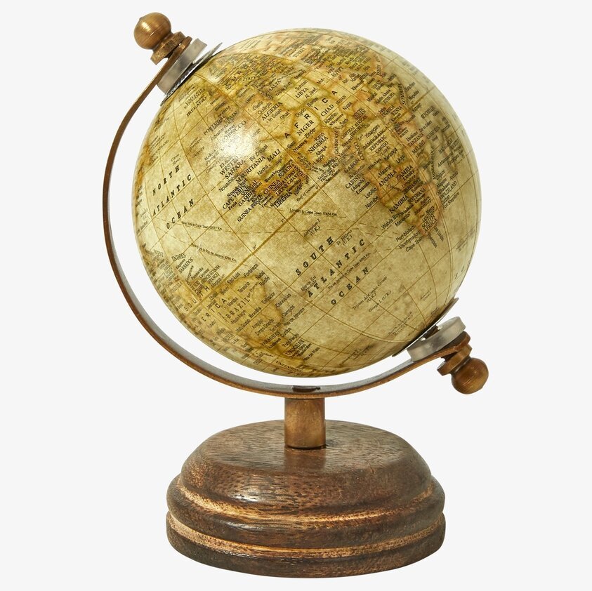 Liten Jordglob På Träfot Matt Ljus Natur från Speedtsberg