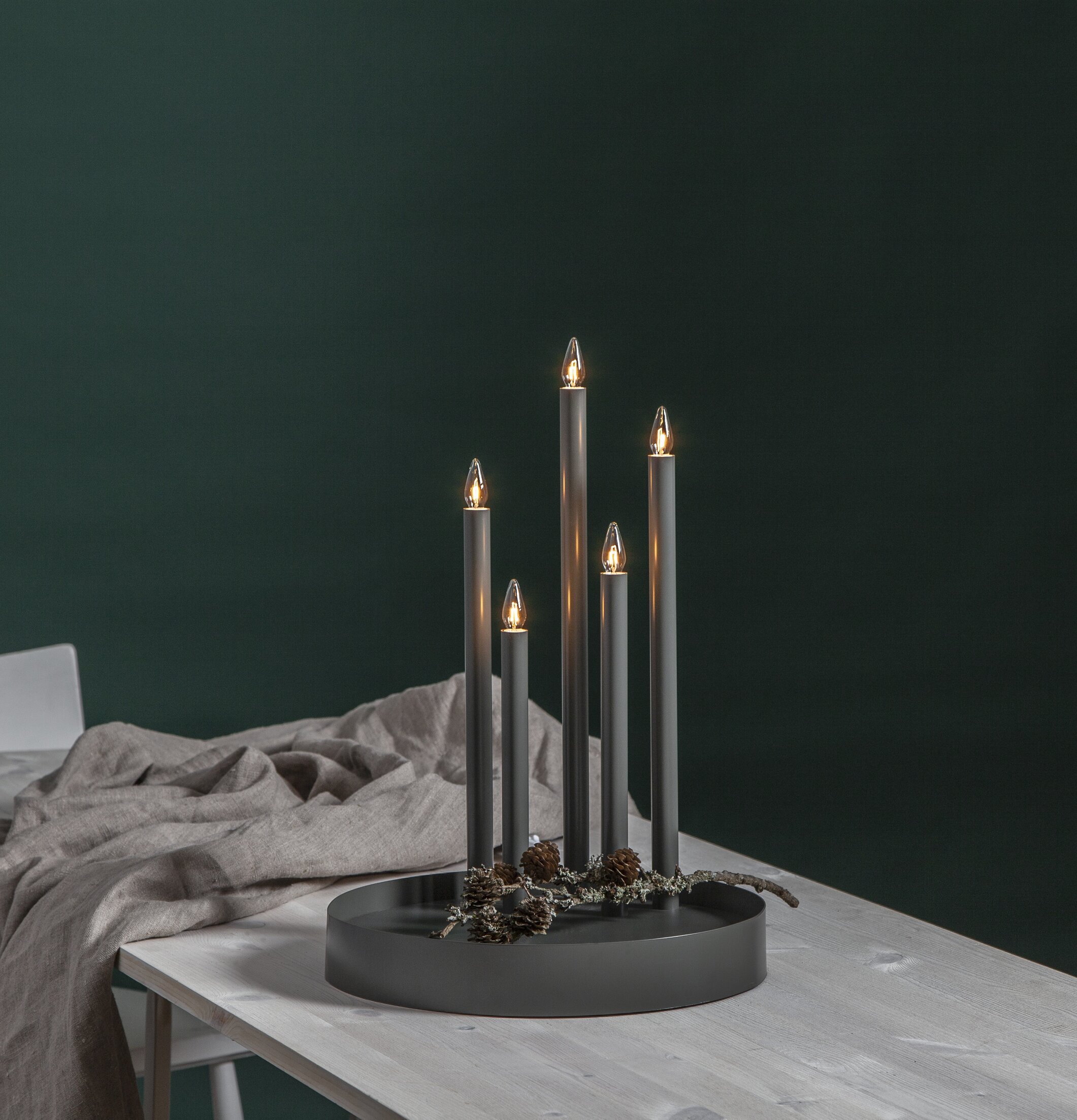 Ljusstake Deco Mist Grey från Star Trading på träbord