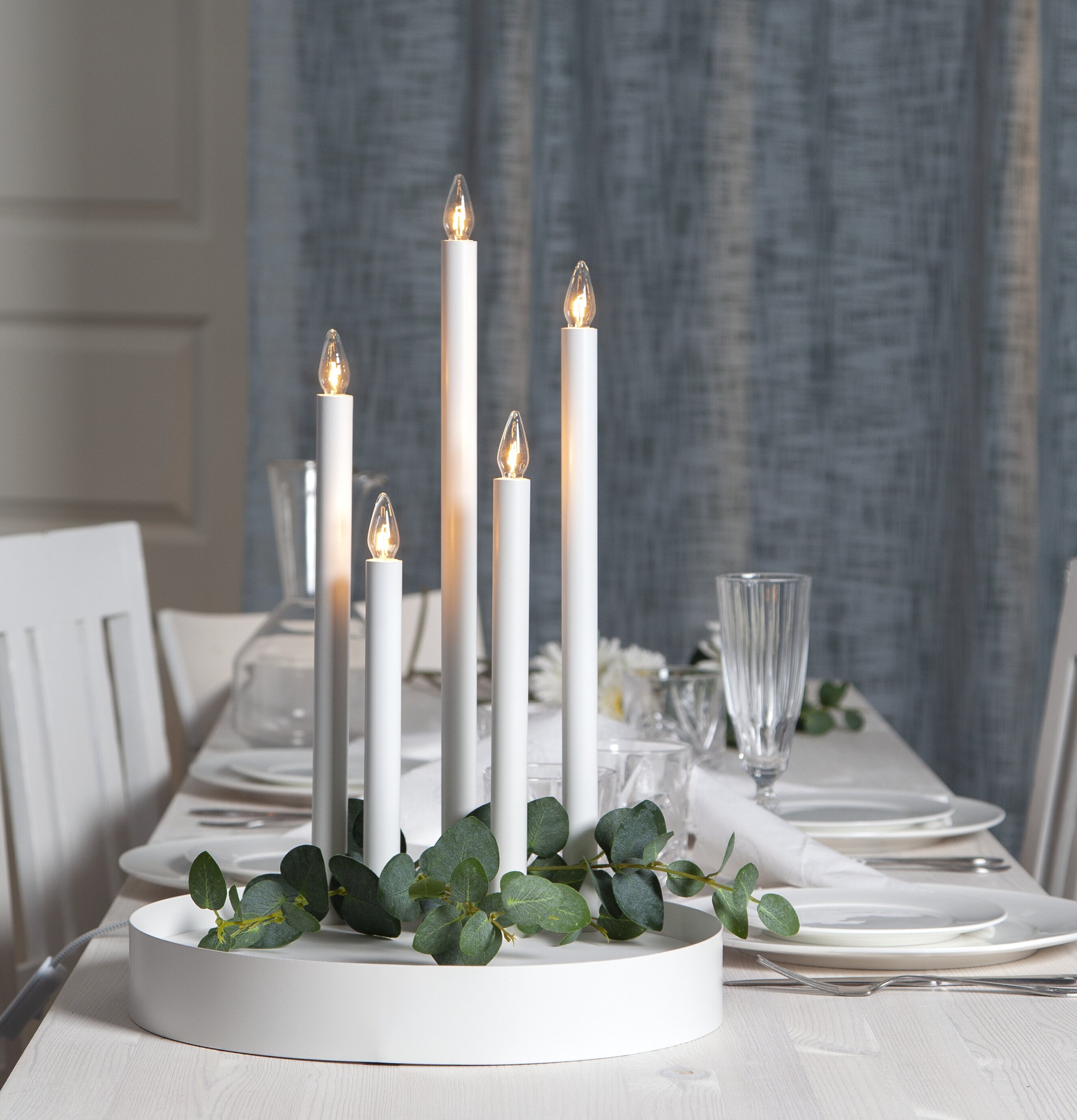 Ljusstake Deco Vit från Star Trading på ett dukat matbord