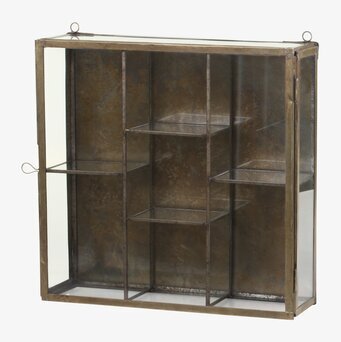 Väggskåp Glas M Antik Mässing från Chic Antique mot vägg