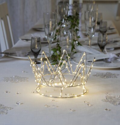Bordsdekoration Crown Stor från Star Trading på dukat bord