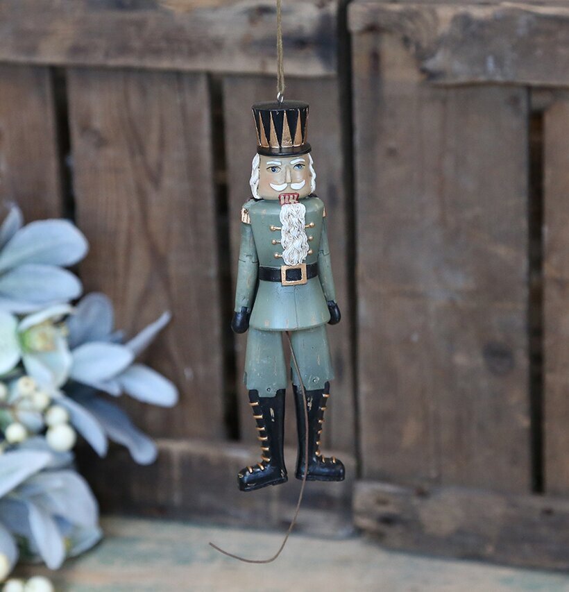 Sprattelgubbe Soldat från Chic Antique i rustik miljö