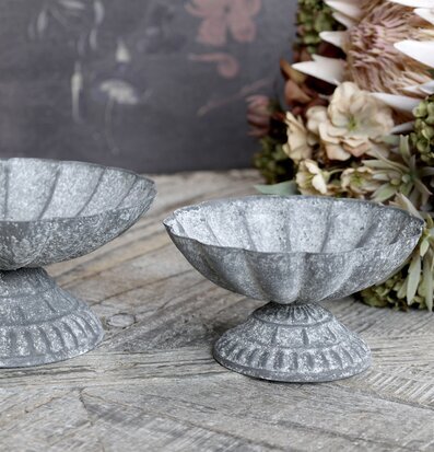 Dekorationsfat På Fot Liten från Chic Antique på träbord