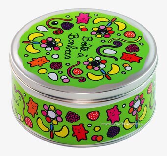 Bild av färgglad grön plåtburk med lekfulla mönster