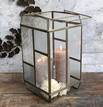 Lanterna Frostat Glas Mässing från Chic Antique på rustik yta