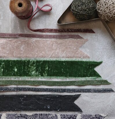 Velourband Med Glitter Svart från Chic Antique i rustik miljö