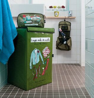 Necessär Killprylar grön från Derriére la porte i badrum