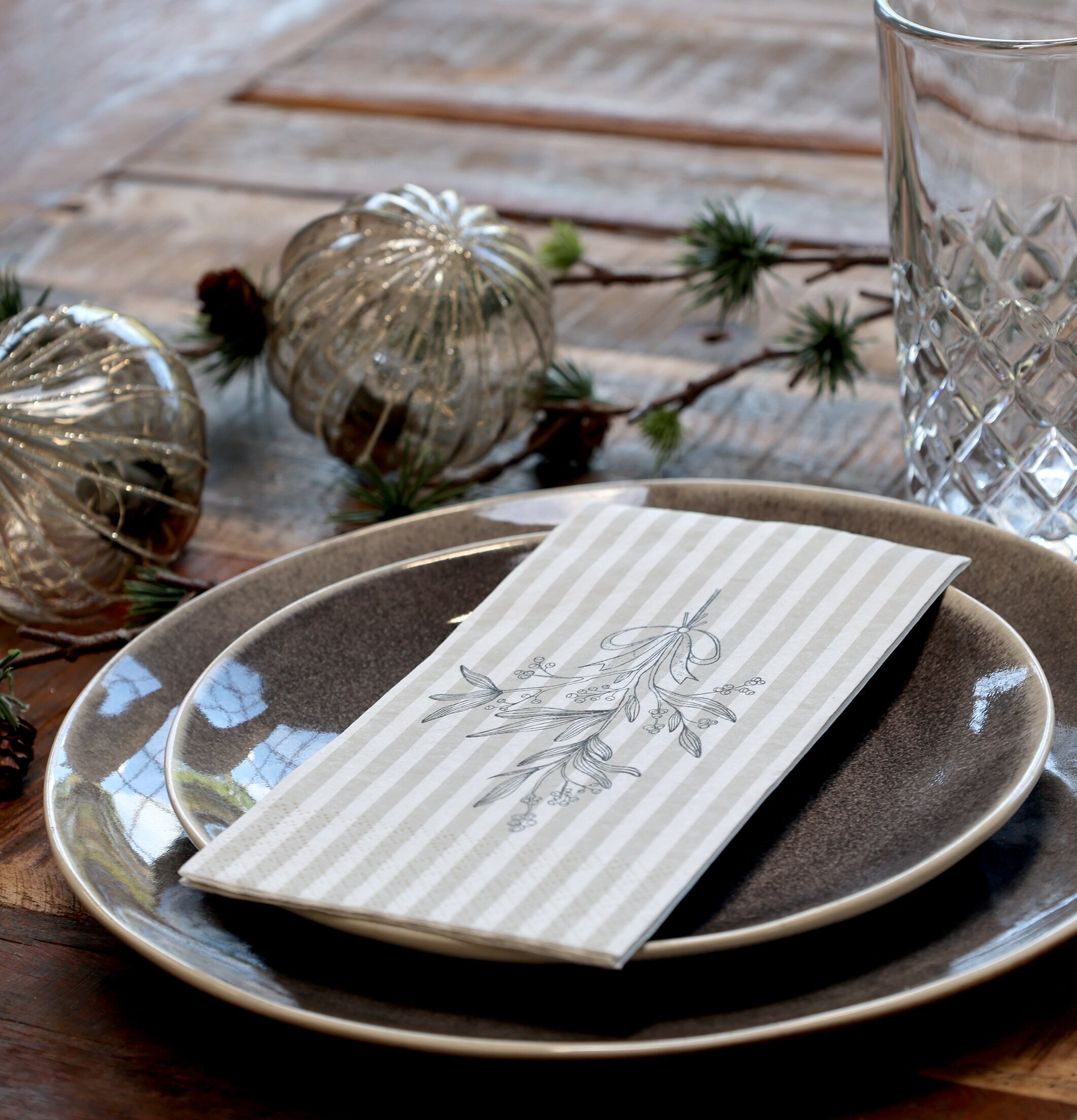 Servetter Mistel/Julgran Fransk Grå från Chic Antique i dukning