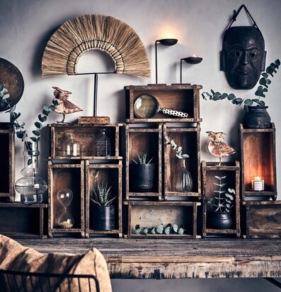 Affari Globetrotter Förstoringsglas Vit på rustik hyllvägg