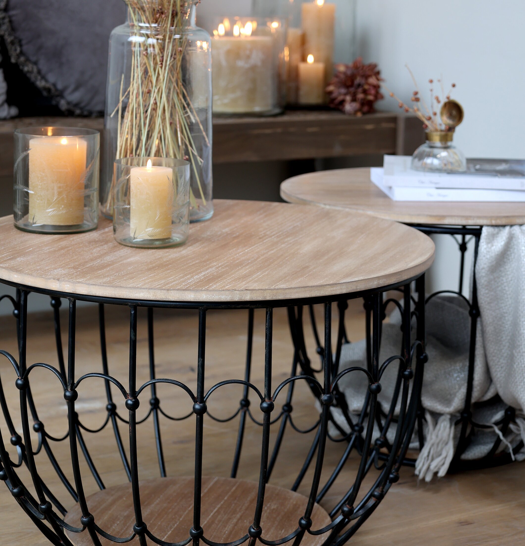 Soffbord Antiksvart Mellan från Chic Antique i elegant miljö