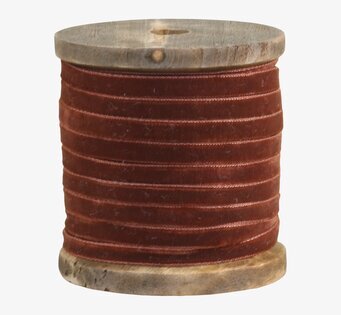 Velourband Bordeaux från Chic Antique på en trärulle