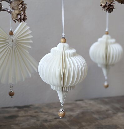 Ornament Antique Creme från Chic Antique hänger från grenar