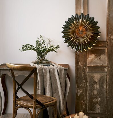 Pappersstjärna Crystal Grön/Guld från Star Trading hängande