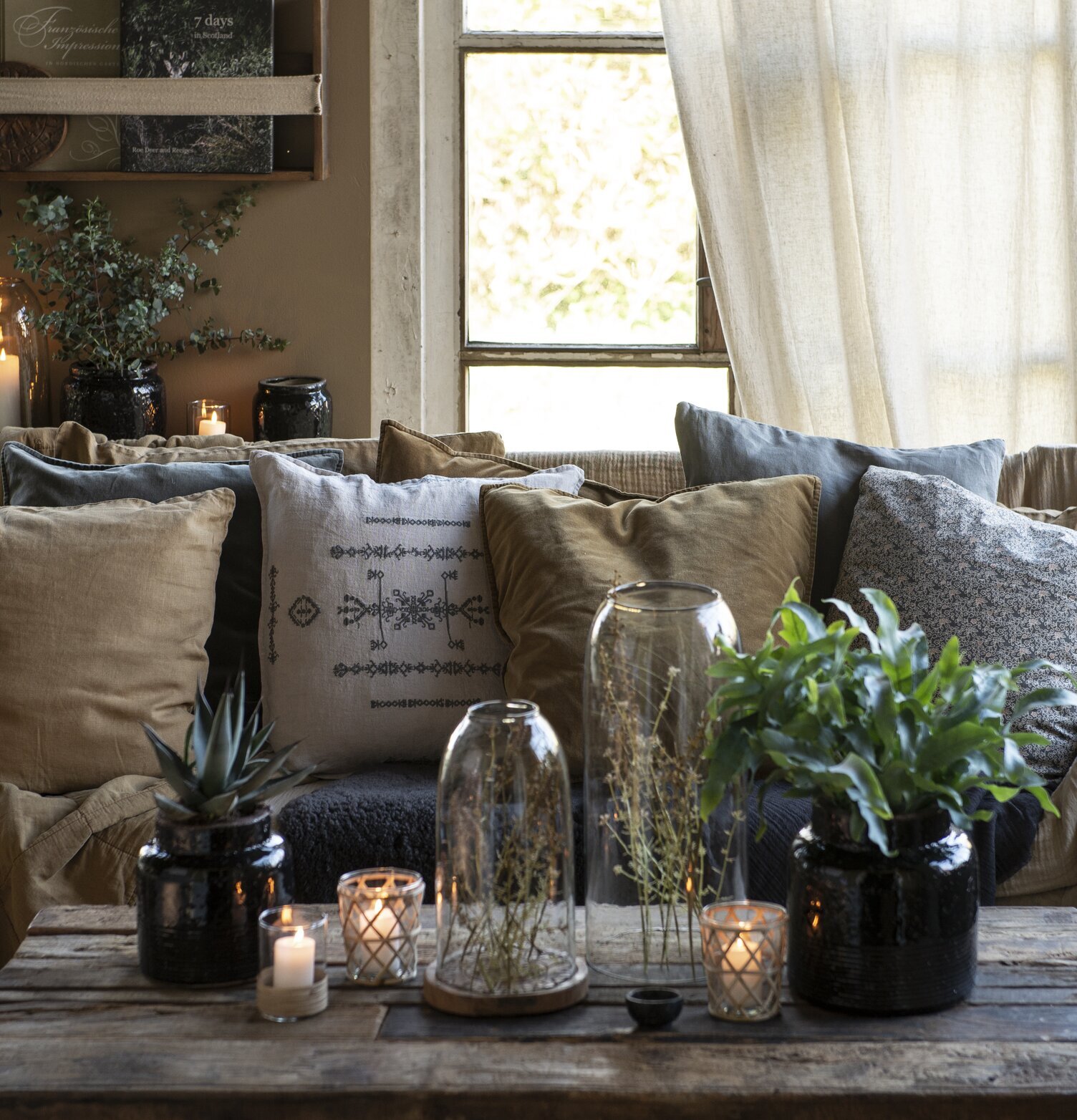 Glasklocka Stor från IB Laursen på rustikt träbord