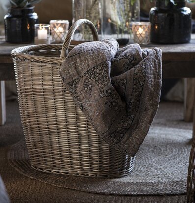 Oval Korg Flätad Pil från IB Laursen med pläd och handtag