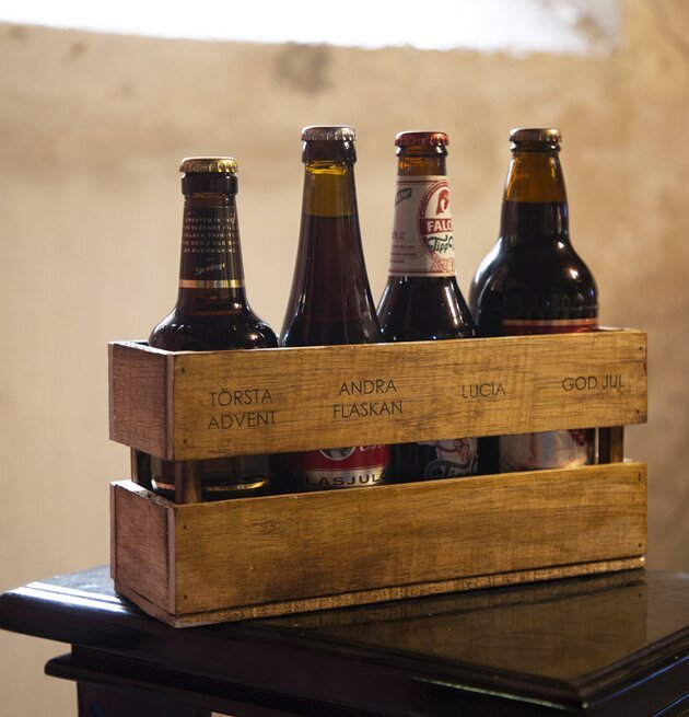 Trälåda Advent från Different Design med fyra dryckfack