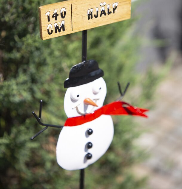 Snömätare Snögubbe Hamrad Plåt från Different Design utomhus