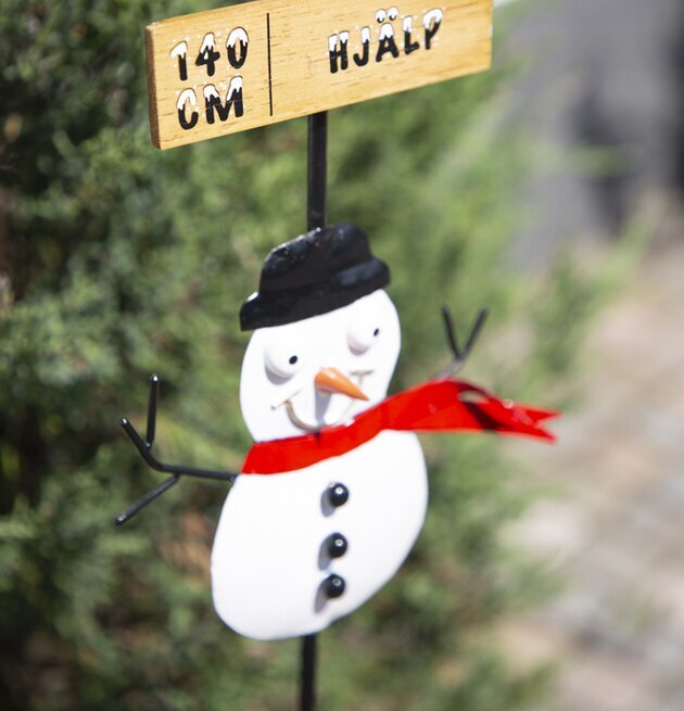 Snömätare Snögubbe Hamrad Plåt från Different Design utomhus