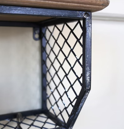 Vägghylla Set/2 Antiksvart från Chic Antique på ljus vägg