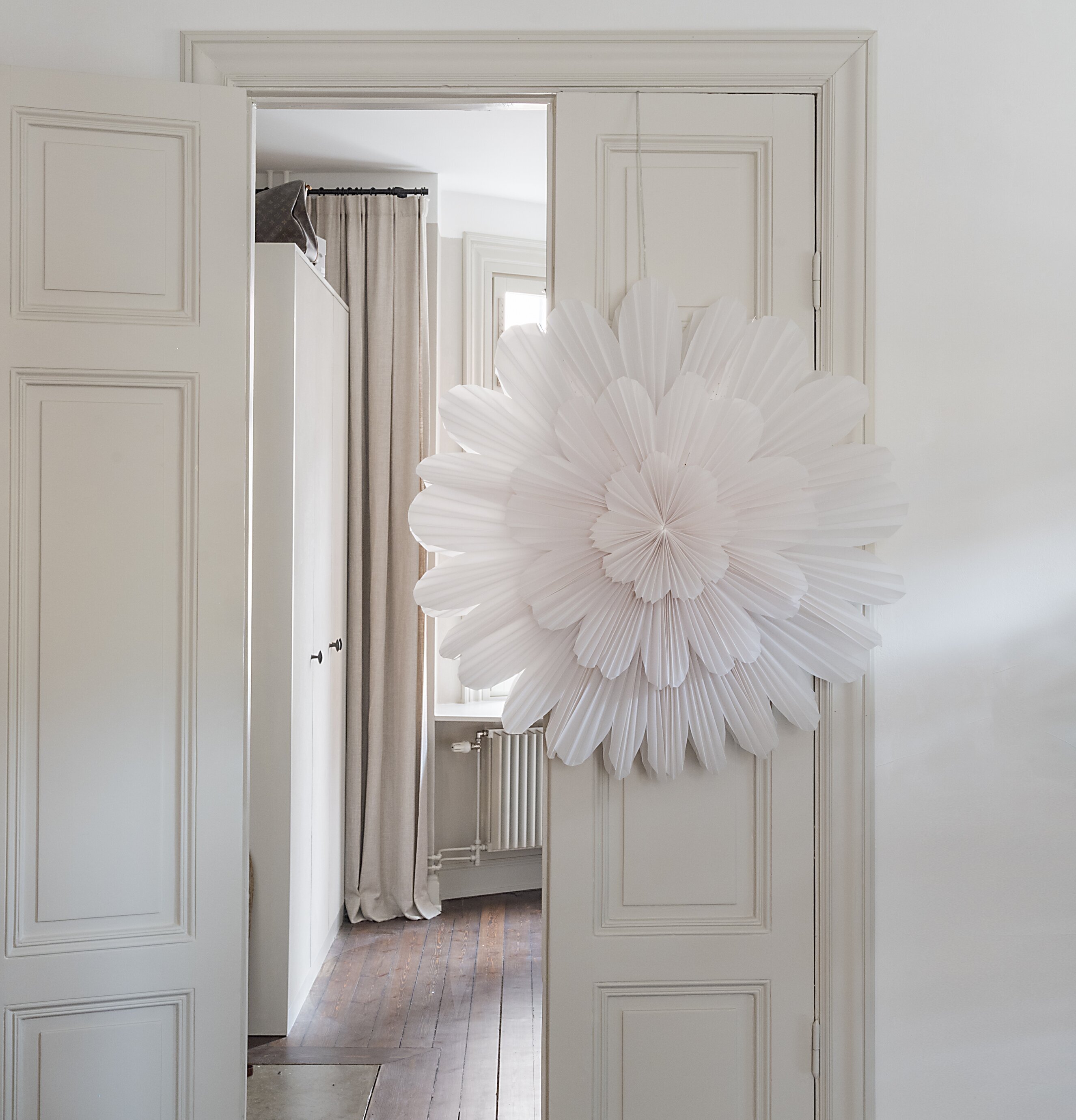 Julstjärna Snöblomma 100 White från Watt och Veke hängande