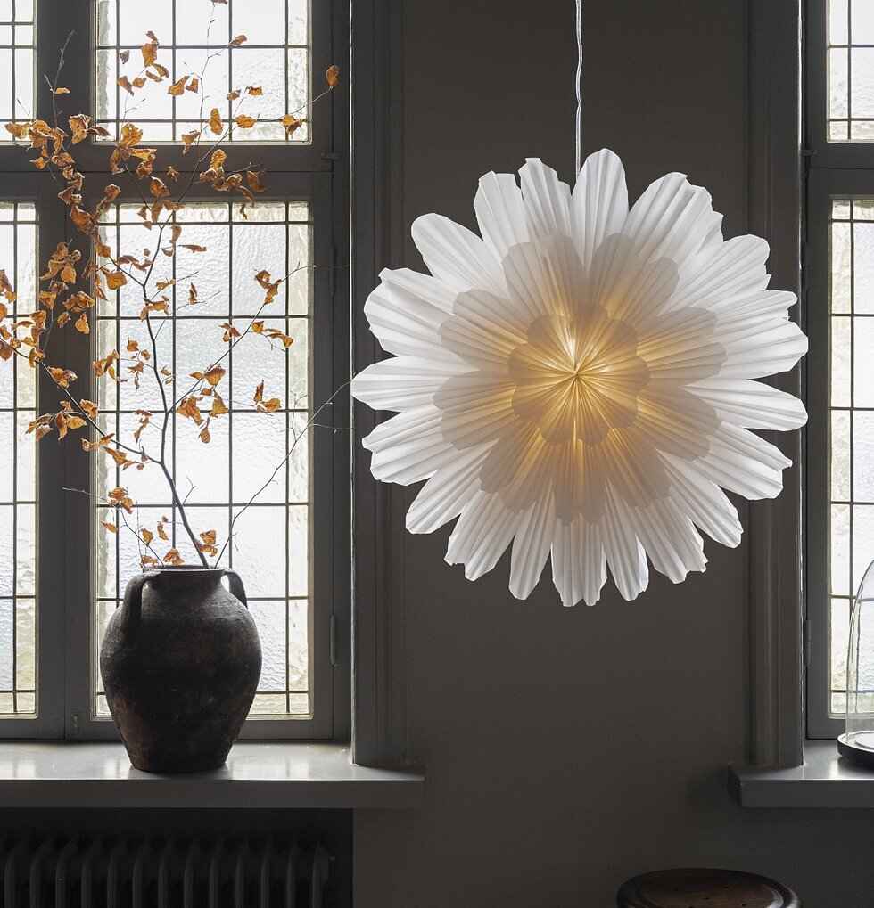 Julstjärna Snöblomma 68 White från Watt och Veke i fönster