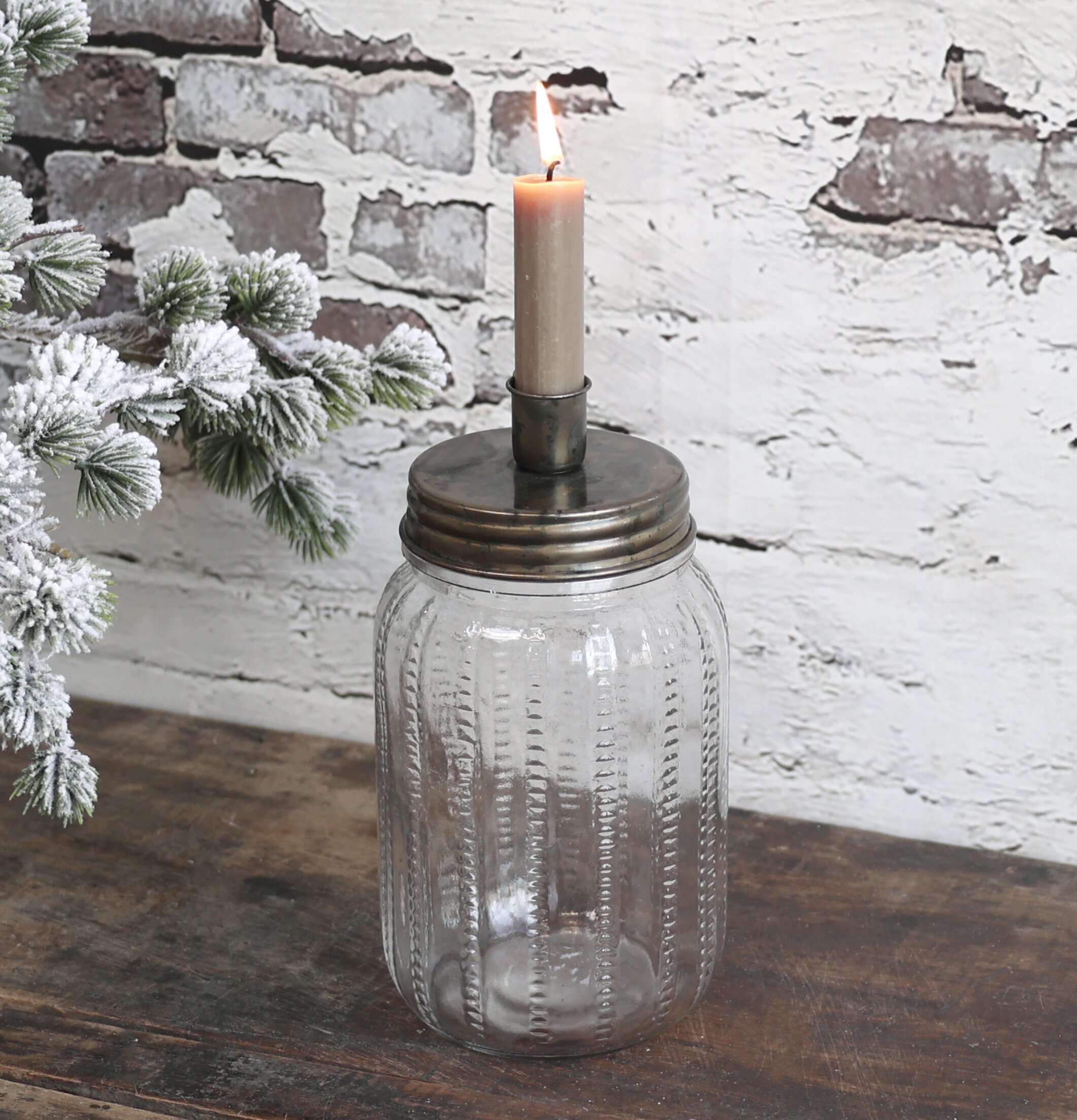 Ljusstake Glaskruka Antik Mässing från Chic Antique på träbord