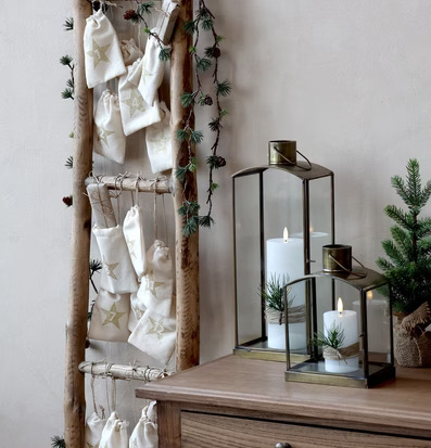 Paketkalender Påsar 1-24 från Chic Antique på träram