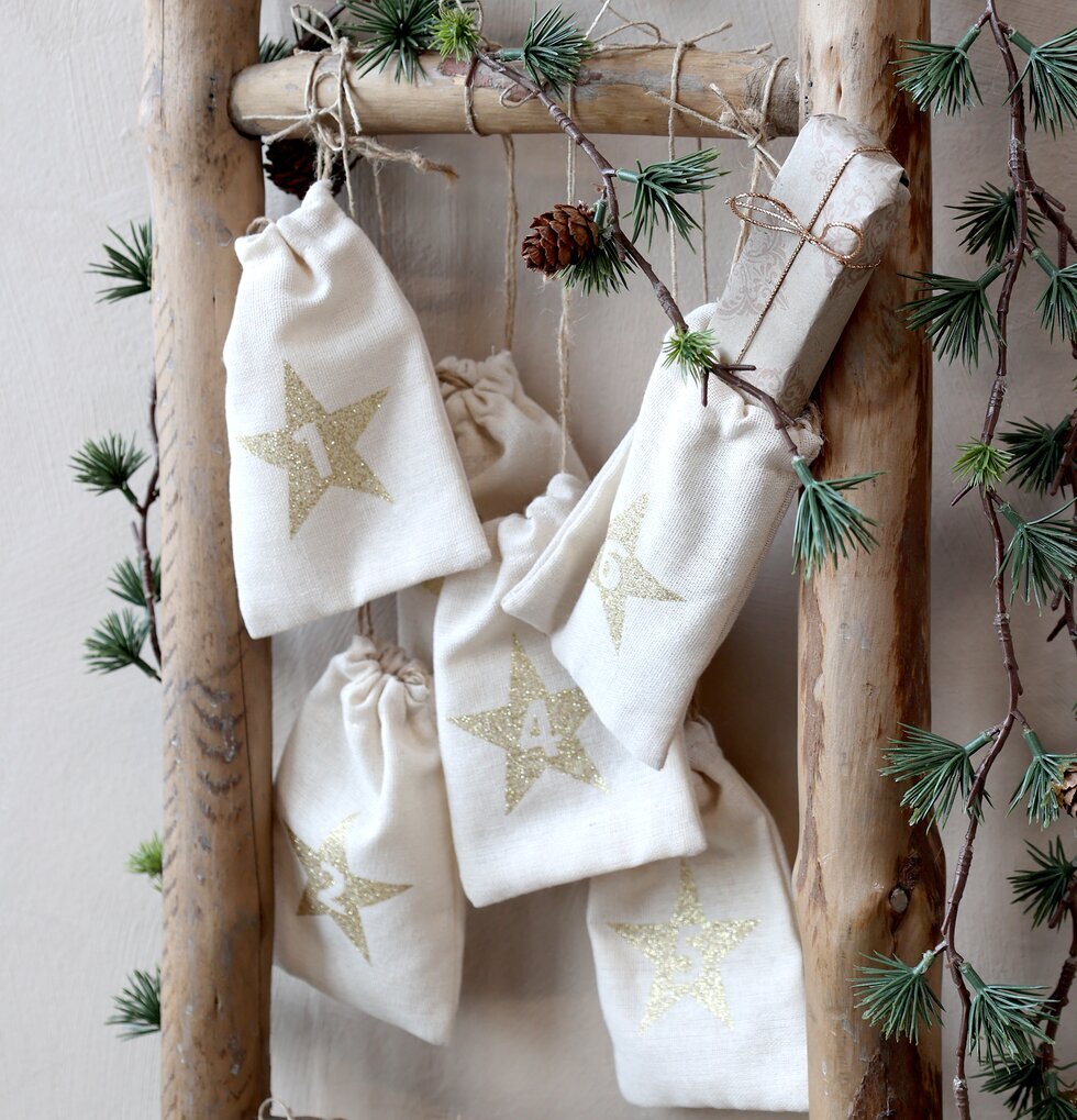 Paketkalender Påsar 1-24 från Chic Antique med stjärnor