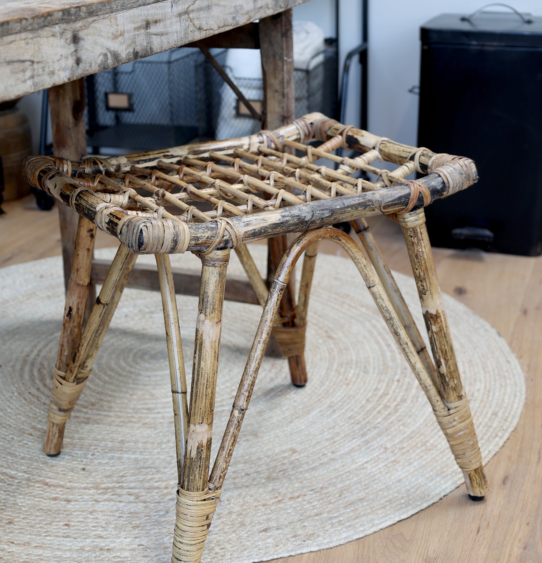 Pall Flätad Rotting från Chic Antique i rustik matplats