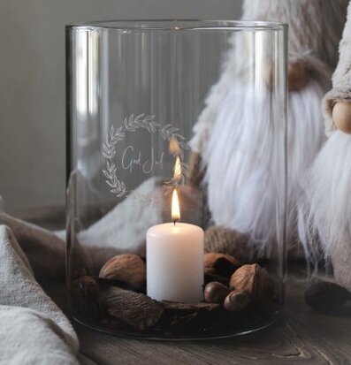 Bild av ljuslykta med julstämning och nordisk känsla