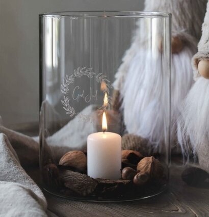 Ljuslykta God Jul Klarglas från Majas Cottage på träbord