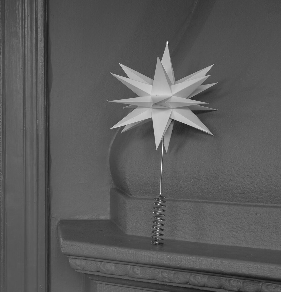 Sputnik Top Star från Watt och Veke på en mörk yta