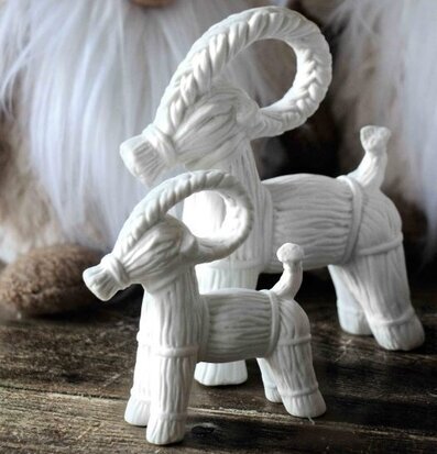 Bocken Bruse Stor från Majas Cottage på rustik träyta