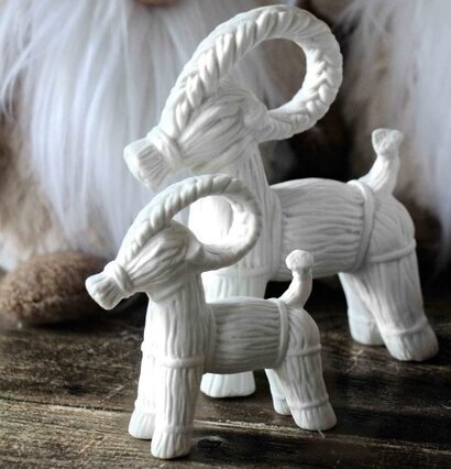 Bocken Bruse Stor från Majas Cottage på rustik träyta