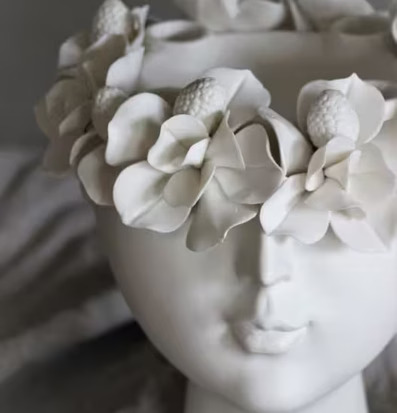 Madame Winter Ljusstake Vit från Majas Cottage i keramik