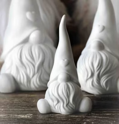 Santa Heartly Liten Vit från Majas Cottage i naturlig miljö