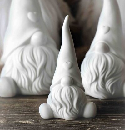 Santa Heartly Liten Vit från Majas Cottage i naturlig miljö