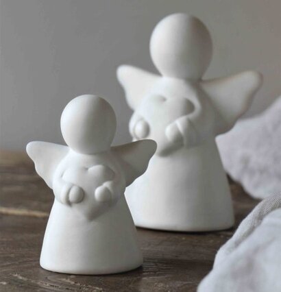 Guardian Angel Vit Liten från Majas Cottage på rustikt träbord