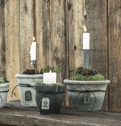 Ljushållare Spjut Svart från IB Laursen i betongkrukor