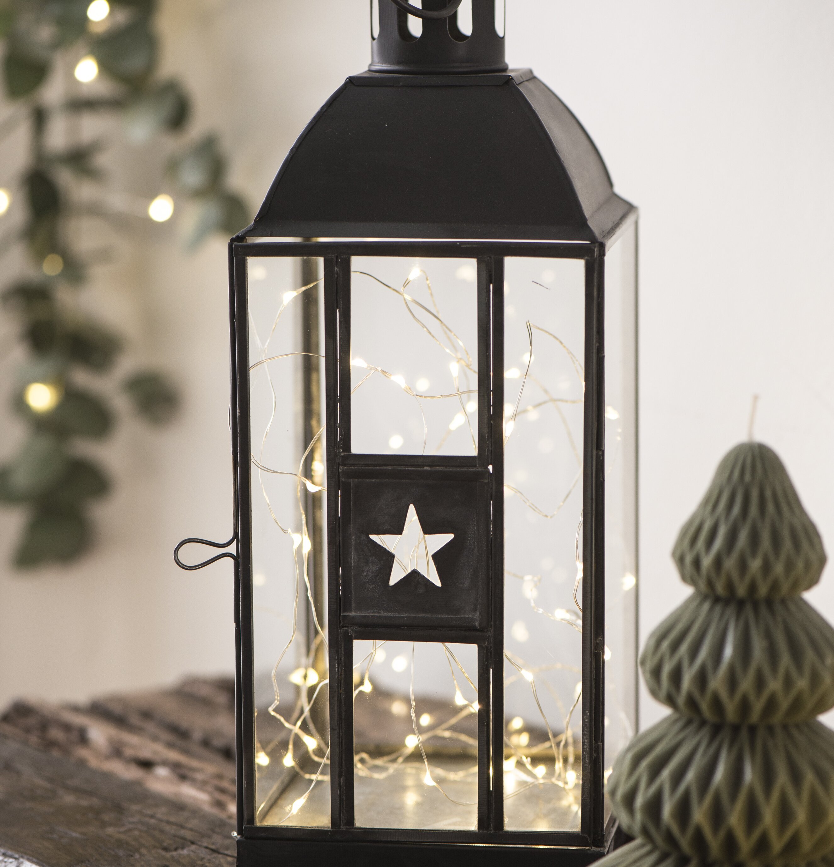 Ljusslinga 40 Ljus LED från IB Laursen i en svart metalllykta