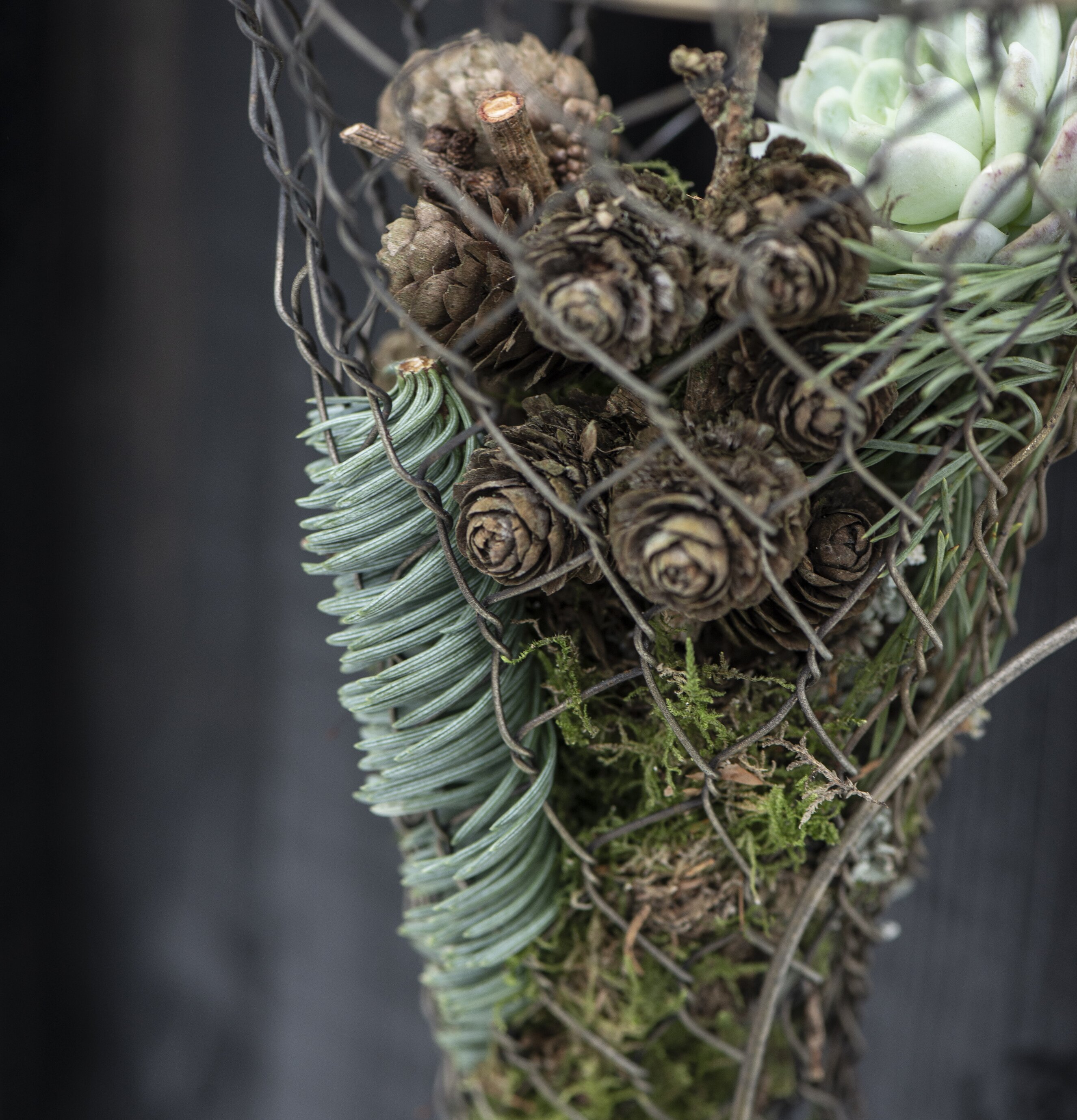 Trådkorg Kon från IB Laursen med naturliga dekorationer