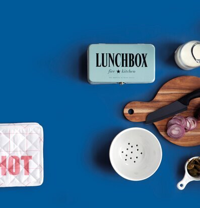 House Doctor Lunchbox 5 Star Kitchen Ljusblå med köksredskap