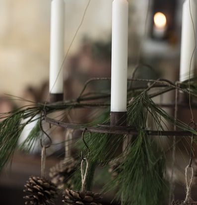 Hängande Ljusstake från IB Laursen med gröna dekorationer