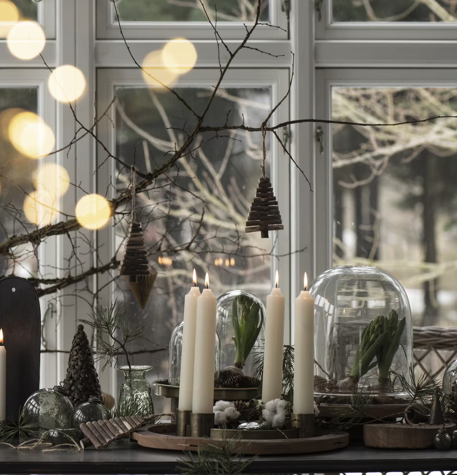 Ljusstake Advent Mässing från IB Laursen i vintrig miljö