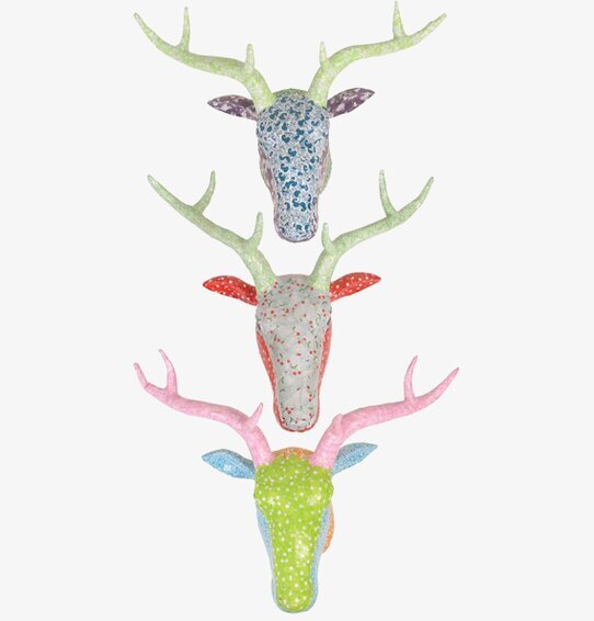 Hjorthuvud Papier Mache Röd från Rice på neutral vägg