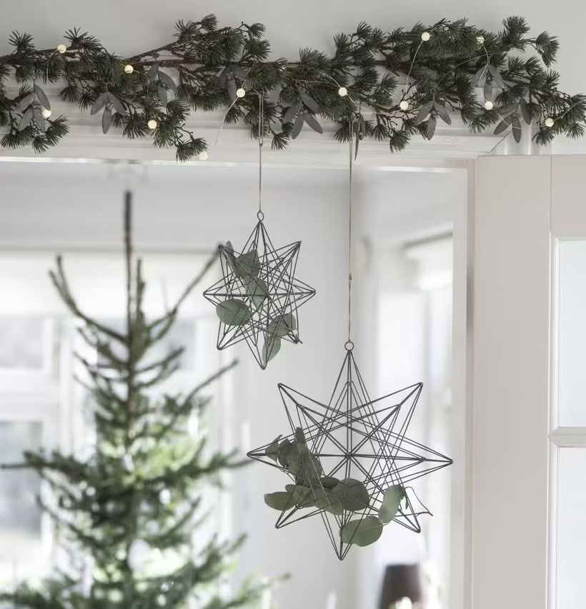 Ljusslinga 40 Pärlor från IB Laursen i juldekorerat rum