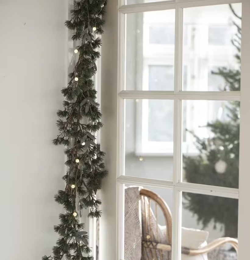 Ljusslinga 40 Pärlor från IB Laursen med gröna grankvistar