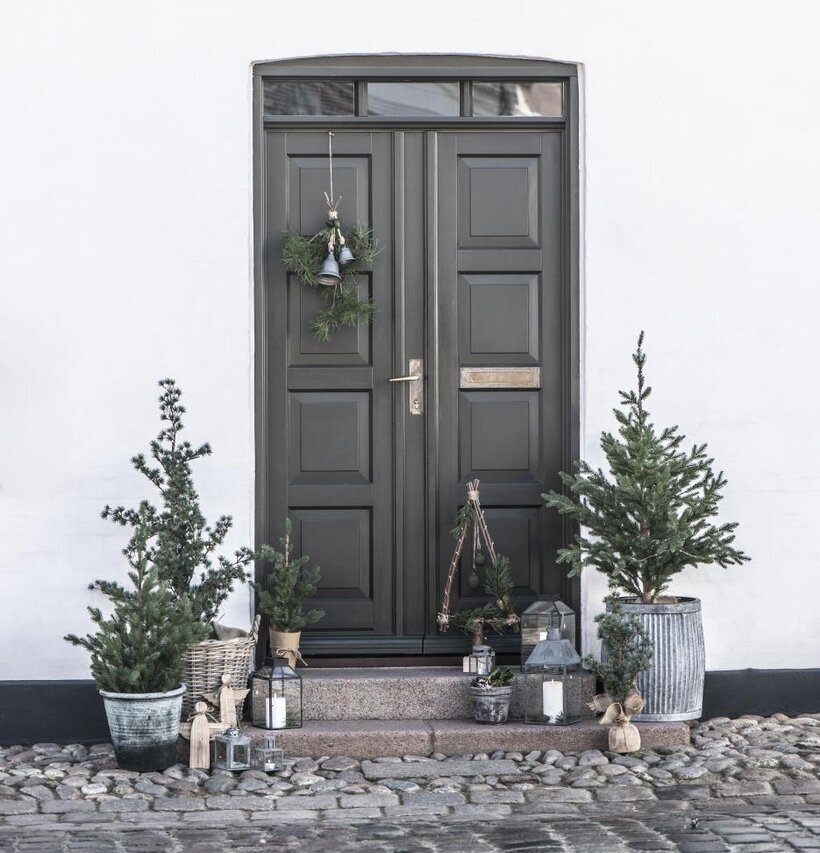 Klocka Med Jutesnöre Stor från IB Laursen på mörk träddörr